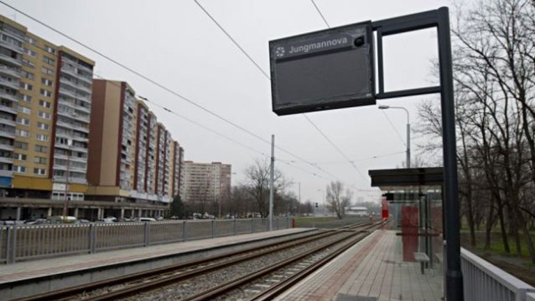 Dpb už osadil chýbajúce koše na novej trati - zastavka_jungmannova