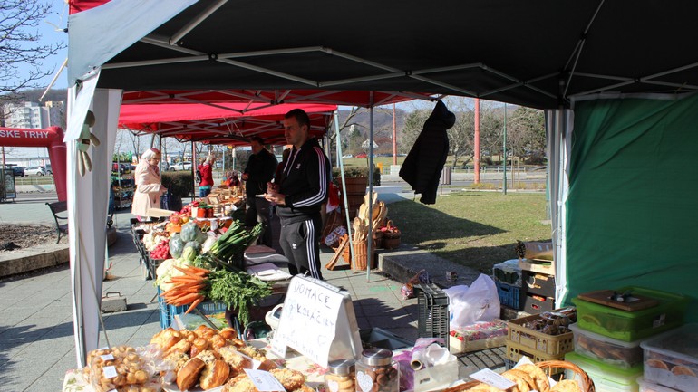 Farmárske trhy v Dúbravke