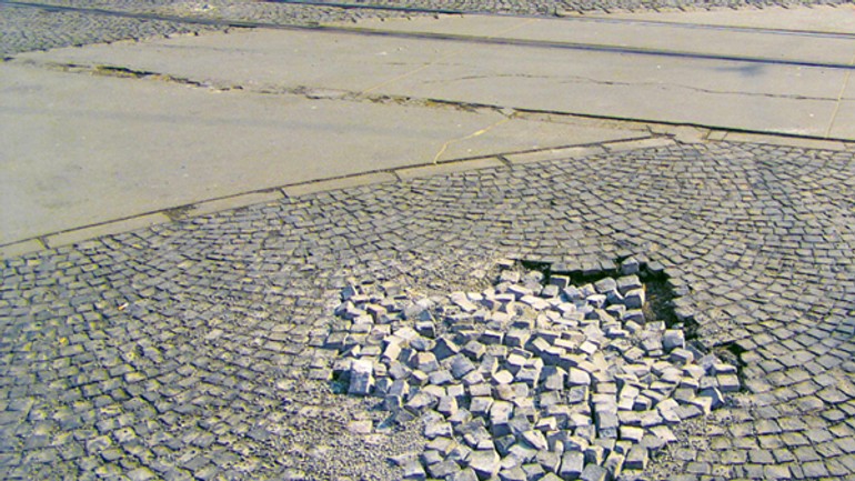 Starostka žiada primátora o lepšie čistenie mestských pozemkov - kocky1