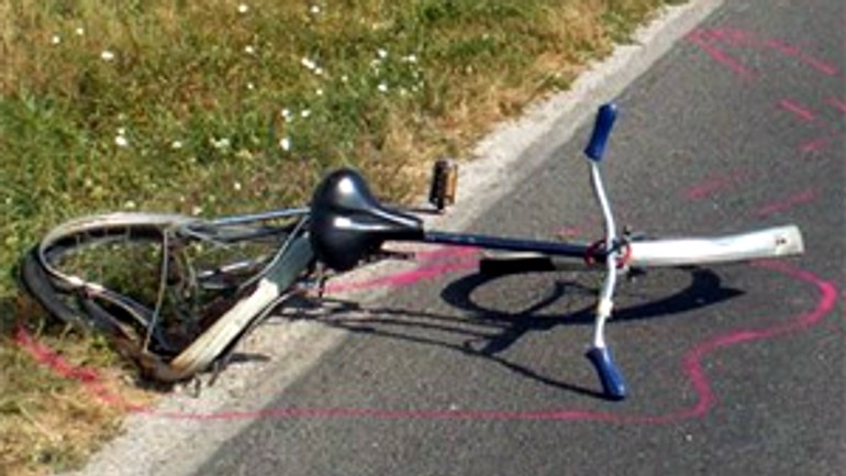 Na viedenskej ceste vošla cyklistka pod kolesá auta - bicykel_havaria