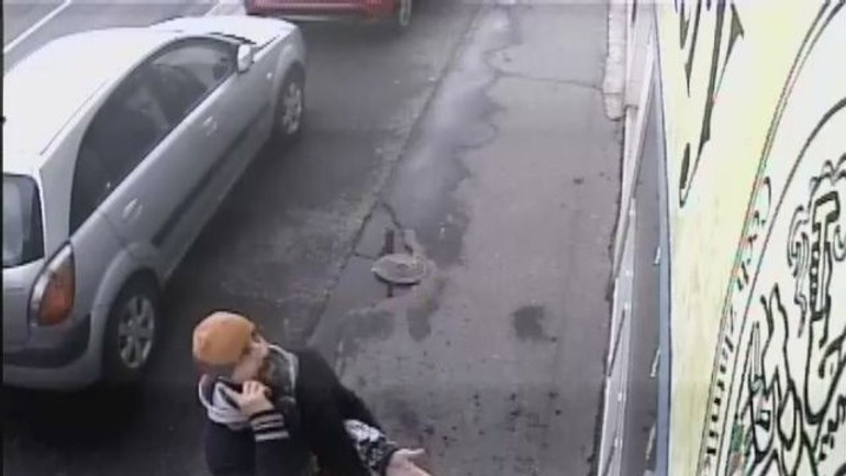 Hľadajú muža, ktorý vylúpil zlatníctvo na nábreží - Zlatnictvo1