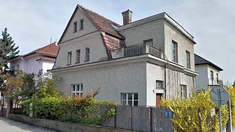 Nad palisádami zbúrali dom petra zvona - pamatnik11_1