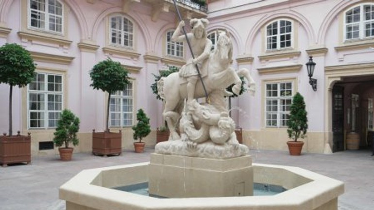 Fontána na nádvorí je zreštaurovaná - fontana_parimacialny