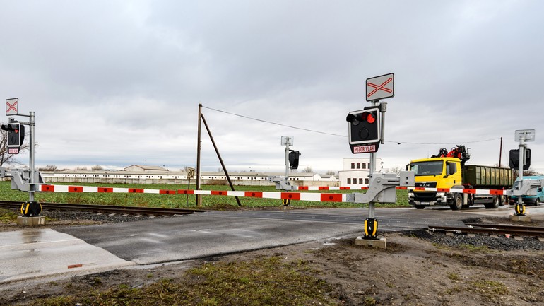 Zmodernizované železničné priecestie v obci Dolný Štál