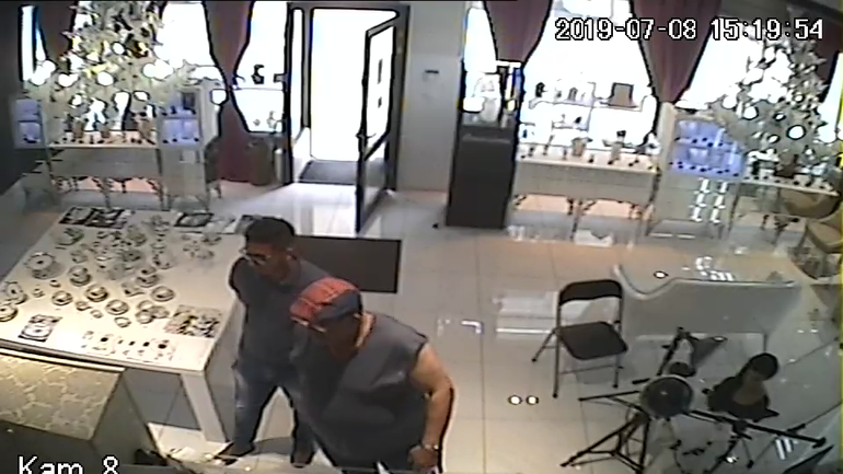 Krádež šperkov - páchatelia v zlatníctve