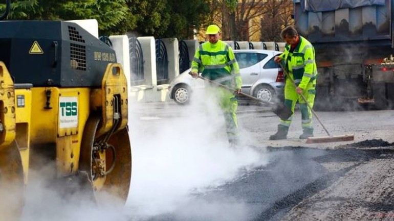 Poslanci zatiaľ nechcú úver na opravu ciest - cesta_oprava