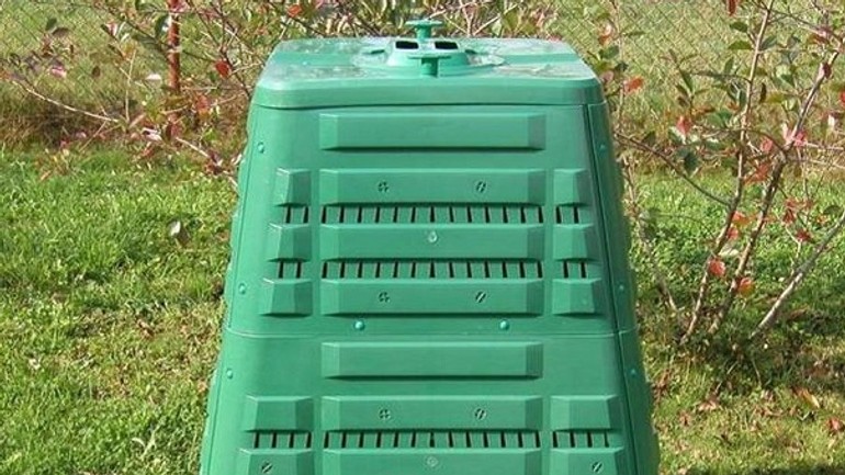 Olo začalo s distribúciou hnedých kontajnerov na bioodpad zo záhrad - OLO kompost