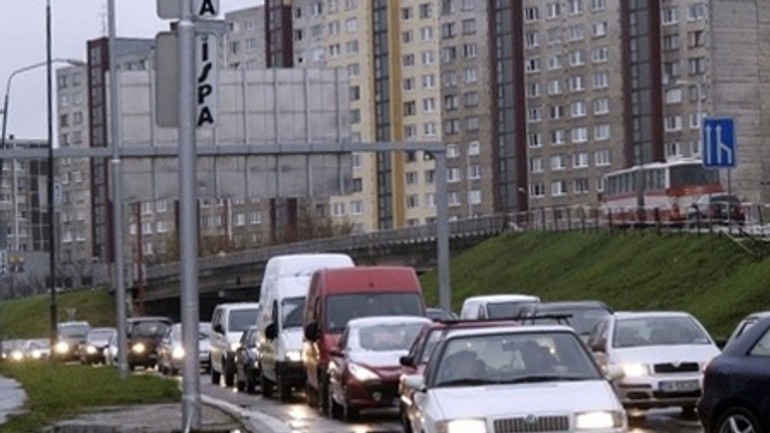 Až 94 % petržalčanov je spokojných s bývaním v petržalke - petrzalka_doprava