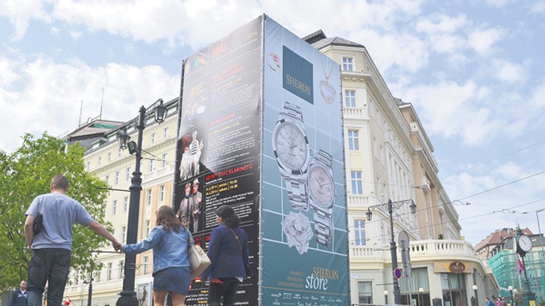 Tri hypercube sú v centre mesta načierno - hypercube1