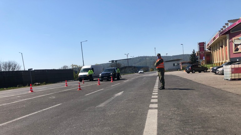 Hranice slovenská strana a  kontrola prichádzajúcich ľudí