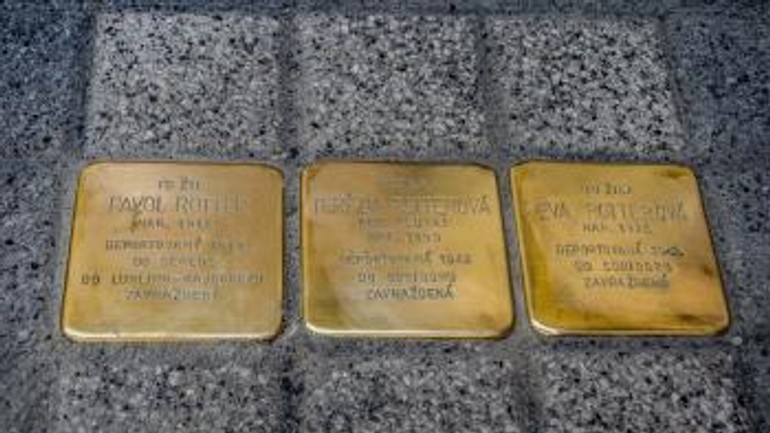 Obete holokaustu pripomínajú ďalšie kamene stolpersteine - stolperstein