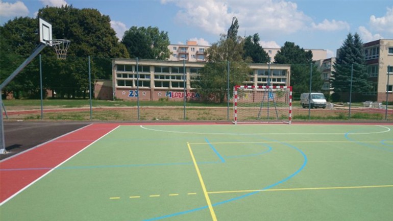 Športovisko slúži žiakom aj verejnosti - medzilaborecka_ihrisko