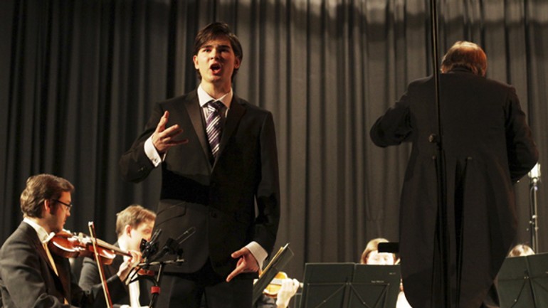 Pražanov si spevom získal pätnásťročný petržalčan - spevak_petrzalka