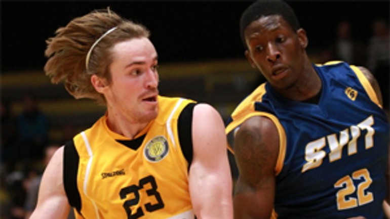 Basketbalisti interu vyhrali vo svite, v stredu hostia handlovú - bkinter_svit