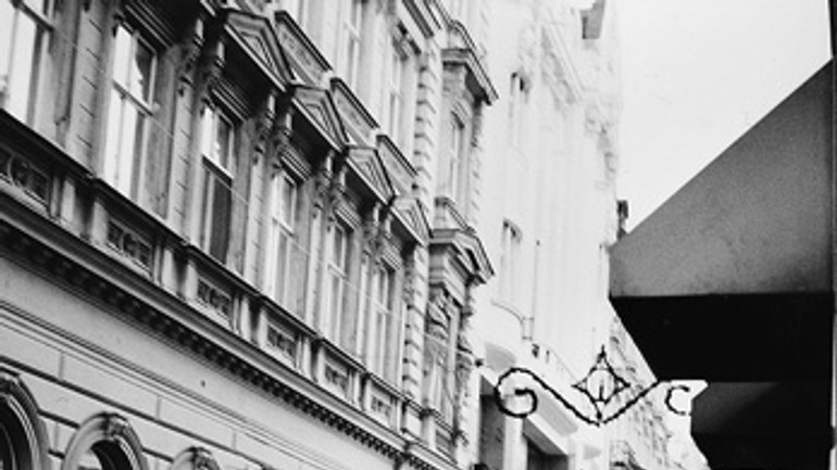 Schöner náci nemá ani poriadny hrob - 200103 naci1