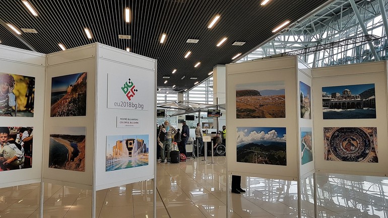 Výstava bulharských umelcov na  bratislavskom letisku