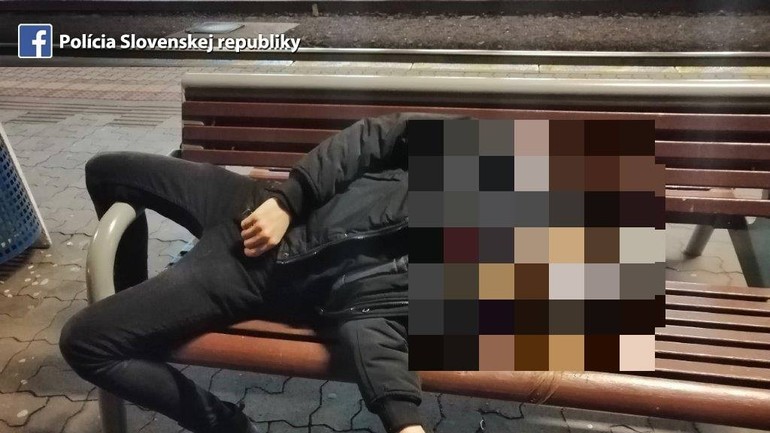 Opitý chlapec na Hlavnej stanici