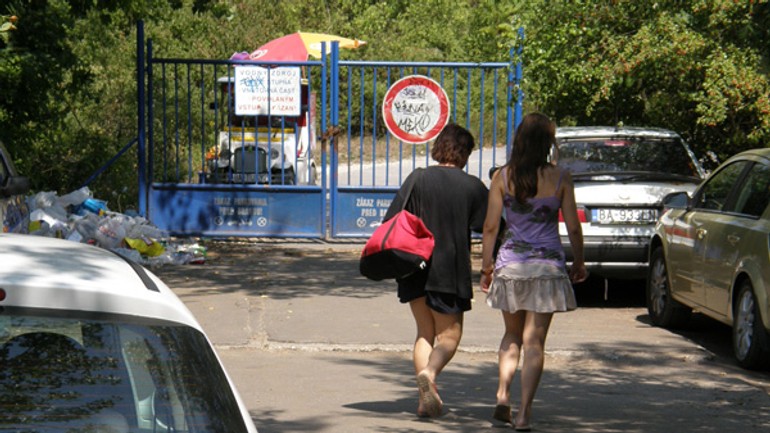 Občania upozorňujú na nebezpečenstvo pre kúpajúcich sa v jazerách - cunovo_jazero2