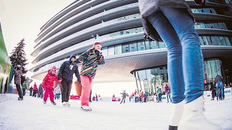 Pod holým nebom sa dá korčuľovať len v starom meste a vo vajnoroch - klzisko_riverpark