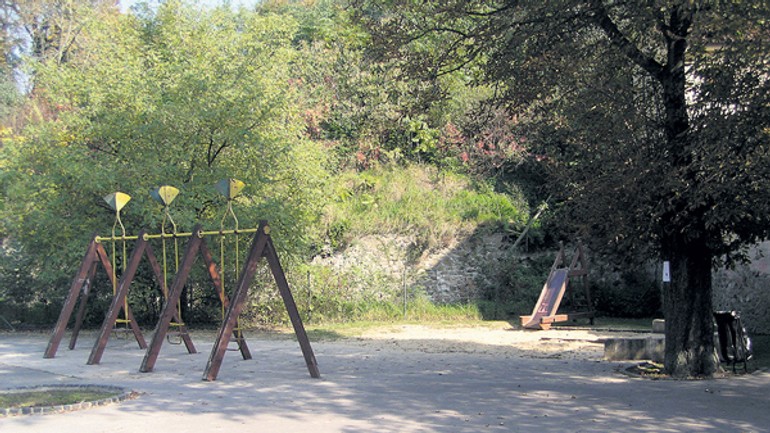 Ihrisko na búdkovej pustne, nemôžu ho opraviť - Budkova1