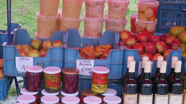 Farmárske trhy v ružinove pokračujú - IMG_5350