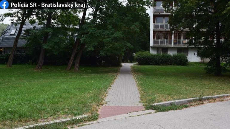 Miesto nehody seniorky a kolobežkára v Petržalke