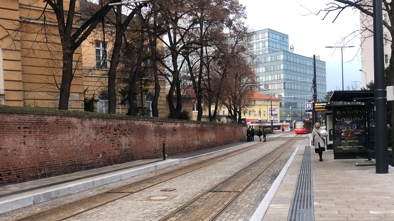  Zrekonštruovaná zastávka Americké námestie