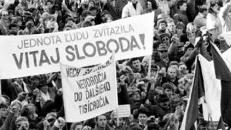 Anketa: čo si myslia o 17. novembri 1989 bratislavské osobnosti? - november