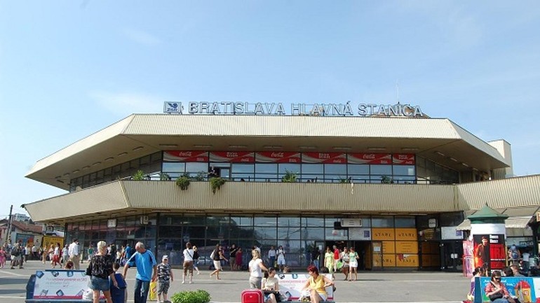 Koľko ľudí v bratislave býva, prespáva alebo sem každé ráno dochádza? - BA ludia1