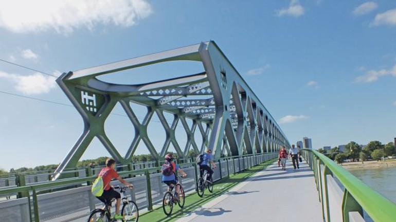 Starý most a štúrova ulica už slúžia chodcom, cyklistom aj vodičom - 11_most