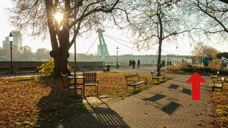  Rázusovo nábrežie, šípkou je označené miesto realizácie protokolárneho miesta