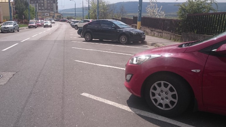Na majerníkovej zostane šikmé parkovanie - majernikova