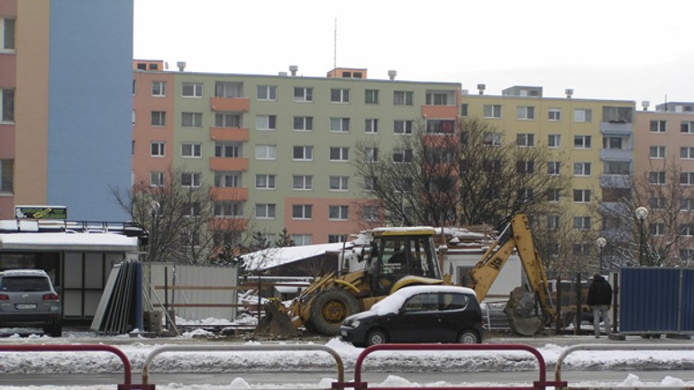 Povolenie mali na strechu, zbúrali všetko - Saratovska1