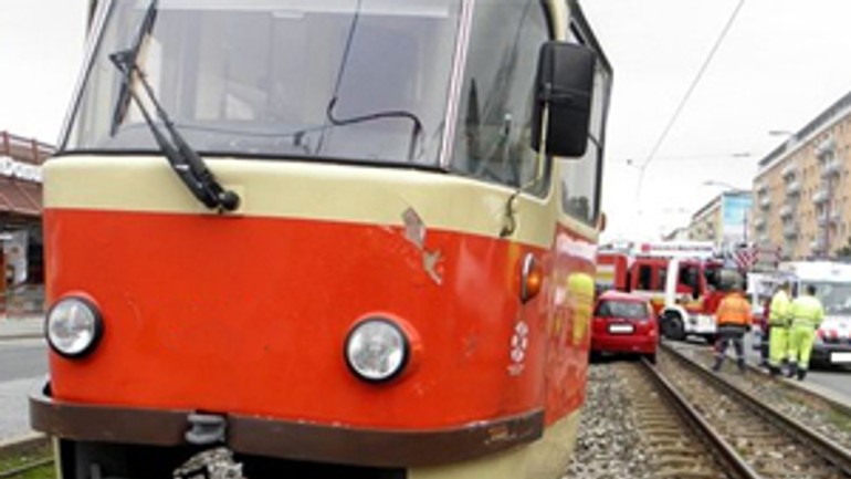 Na púchovskej ulici vo štvrtok električka zrazila ženu - elektricka_nehoda2