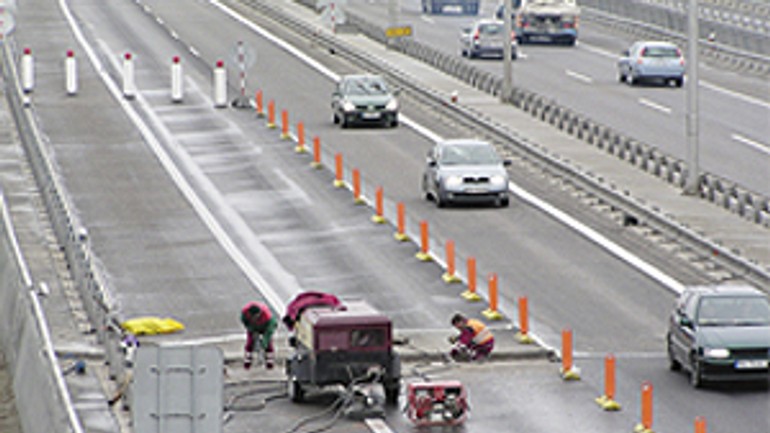 Diaľničiari budú do pondelka opravovať vozovku - dialnica_oprava