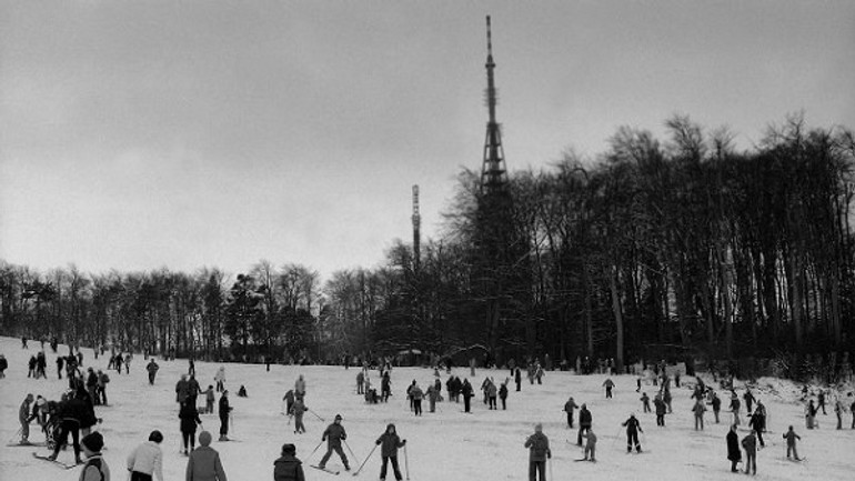 Foto a video: takto vyzerali zimné radovánky v starej bratislave - Zima na Kamzíku 1979