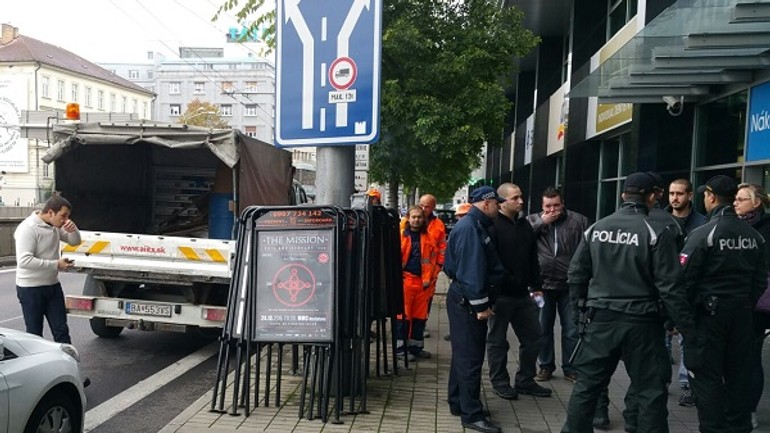 Proti nesrovnalovým ľuďom zasiahli policajti! dramatické pokračovanie kauzy nelegálne trojnožky - F1S