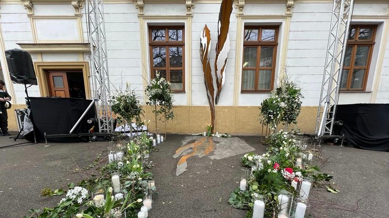 pamätník venovaný J.Kuciakovi a M.Kušnírovej