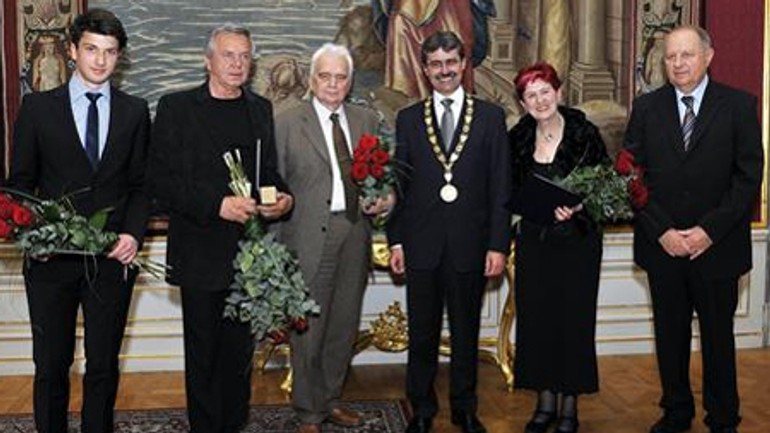 Cenu primátora získali exstarosta, vedec, učiteľka a výtvarník - Oceneni1