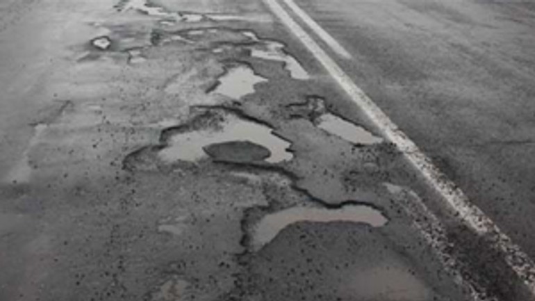 Bratislavská samospráva pokračuje v opravách zničených ciest - vytlky