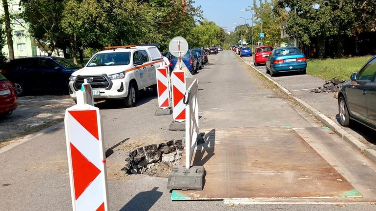 Na Baltskej ulici sa prepadla časť vozovky