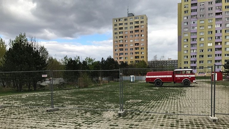 Magistrát reaguje na konflikt v dúbravke: auto odtiahneme, povolenie na výrub nepotrebujeme - Pri krizi