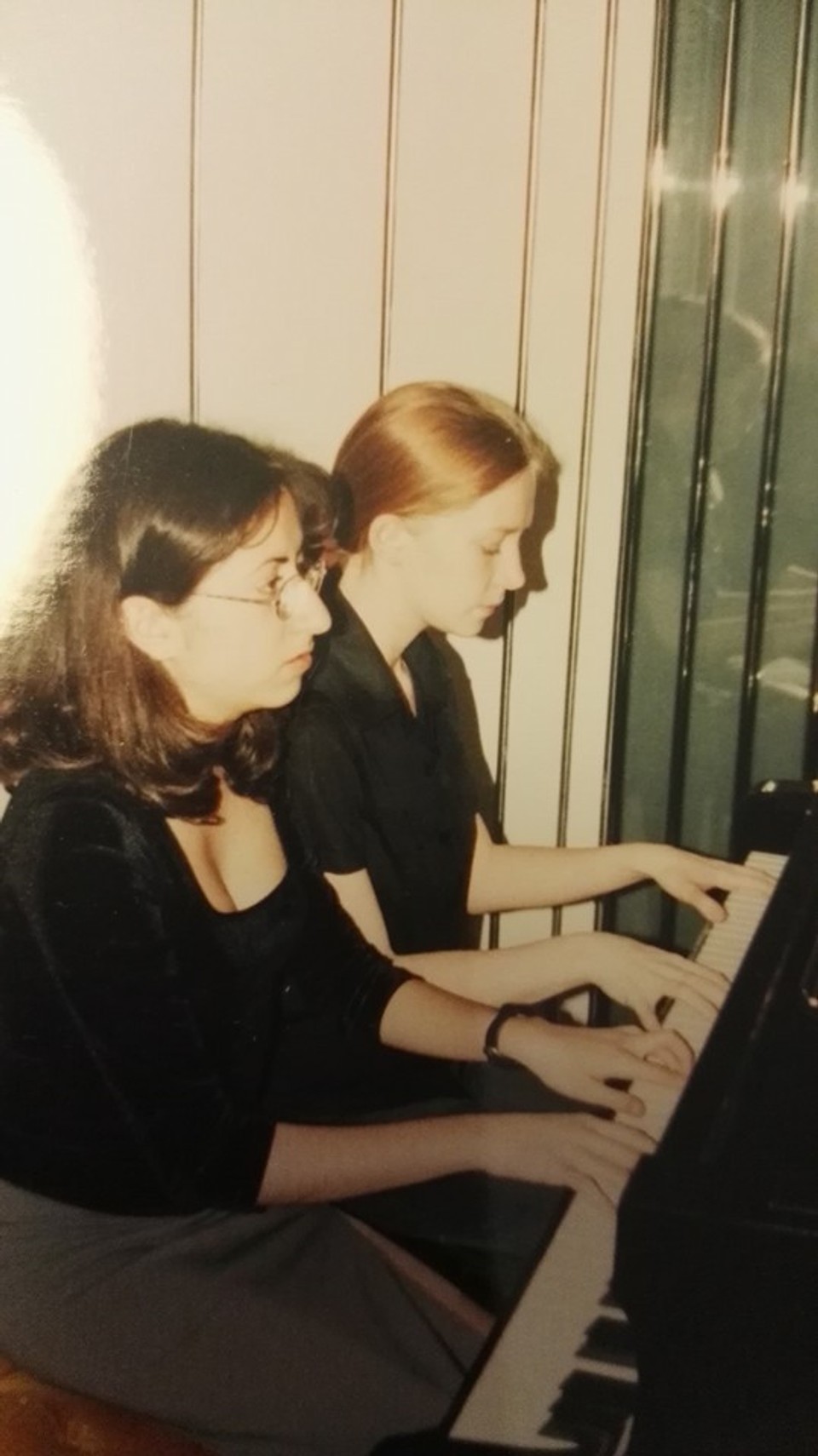 Eva Filipová pri klavíri