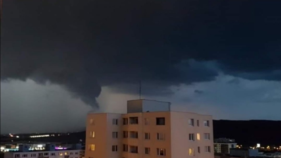 Búrkové mraky nad Bratislavou