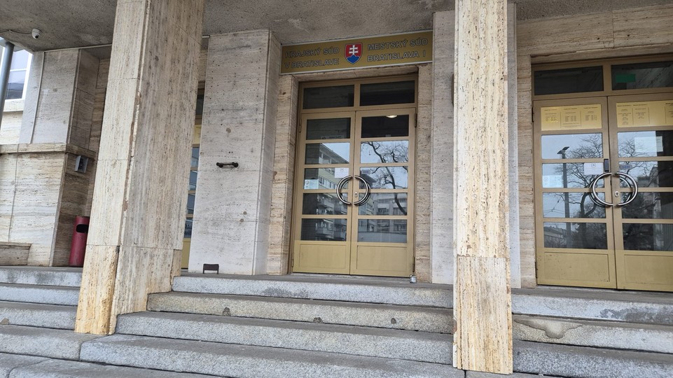 Súd v prípade vraždy D. Tupého má pokračovať v novembri, piatkový termín zrušili