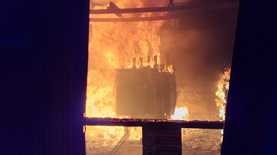 Na Dlhých dieloch horela trafostanica, sprevádzal ju výpadok elektriny