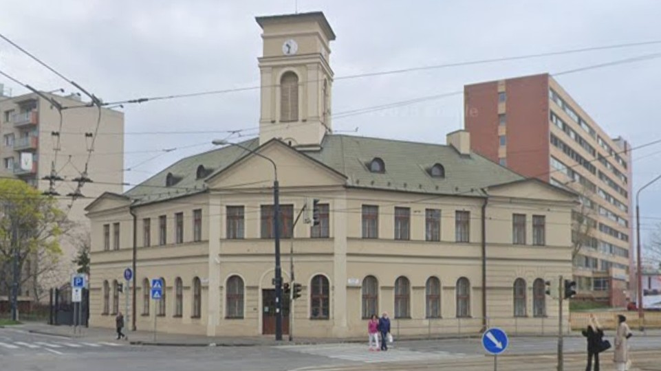 Získajú státisíce? Nové Mesto chce dotáciu na opravu budovy bývalej konskej železnice