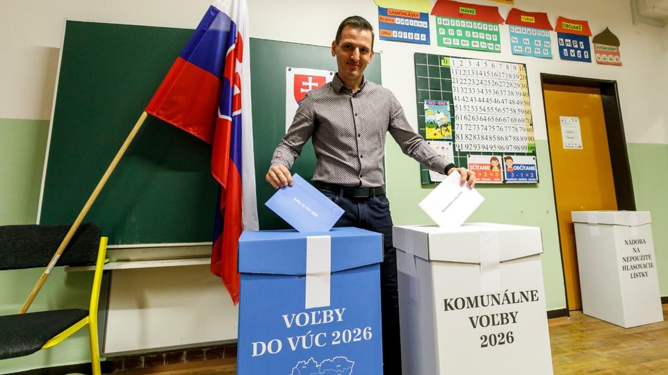 Začali sa spojené samosprávne voľby, miestnosti sú otvorené do 20.00 h