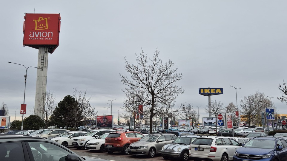 IKEA a Avion menia pravidlá parkovania v celom areáli. Koľko po novom zaplatíme a aký čas bude zdarma?