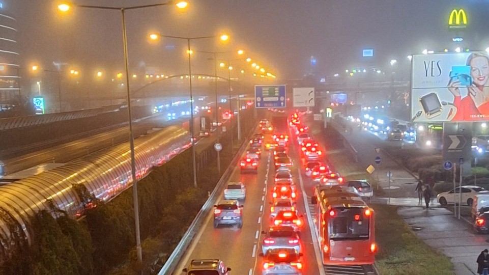 Vallo sa vyjadril k pondelkovému dopravnému kolapsu. V čom je podľa neho problém?